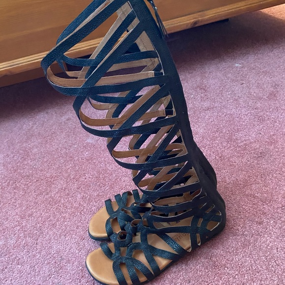 Gentle Souls Black Gladiator Sandals - Size 7.5 - Picture 5 of 14